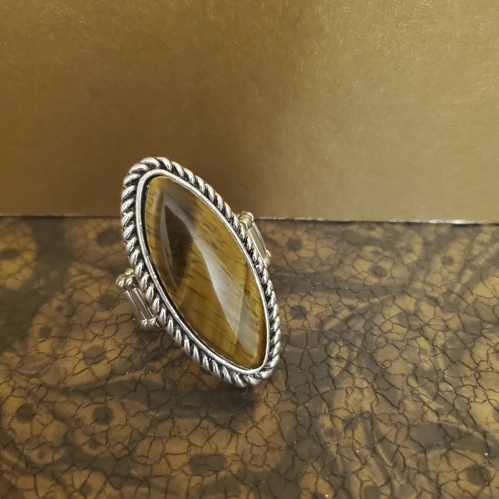 Statement Ring - Picture 2 of 3